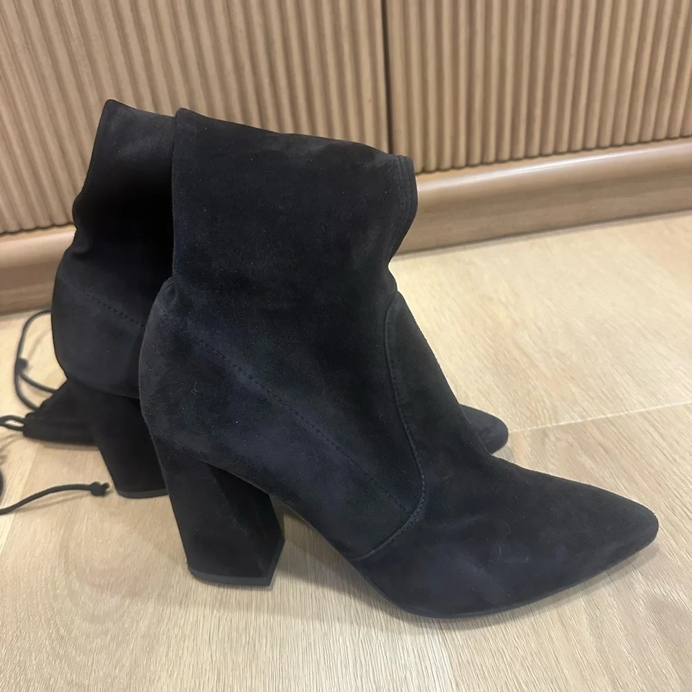 Stuart Weitzman step out